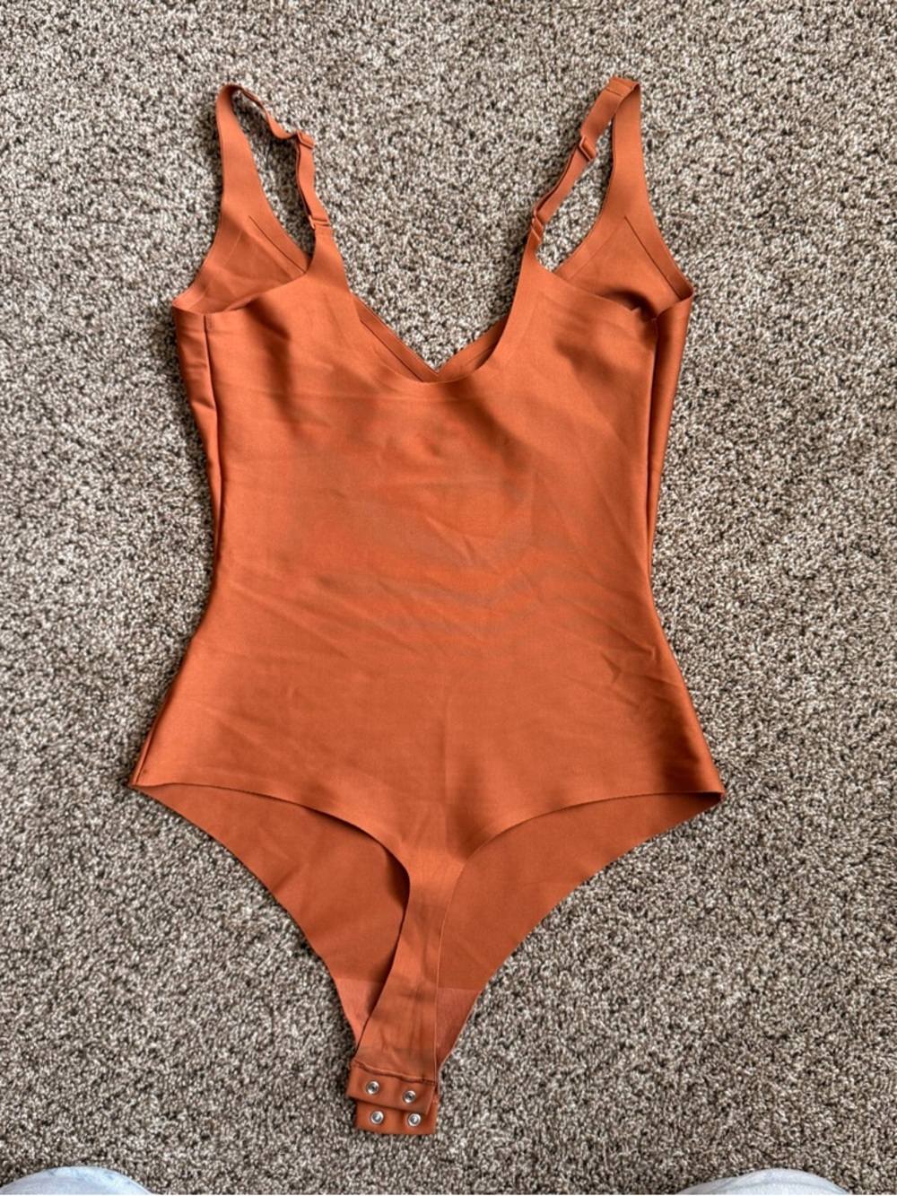 SKIMS Scoop V-Neck One-Piece Swimsuit - light Brown - Picture 2 of 5